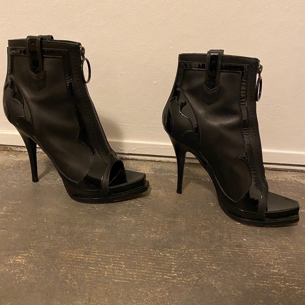 Givenchy Western black leather heels boots ankle booties size 38.5